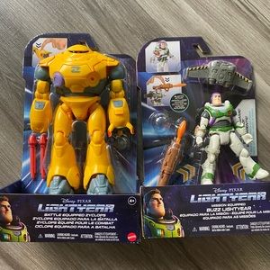 Disney Pixar BuzzLight Gear & 
BATTLE EQUIPPED ZYCLOPS